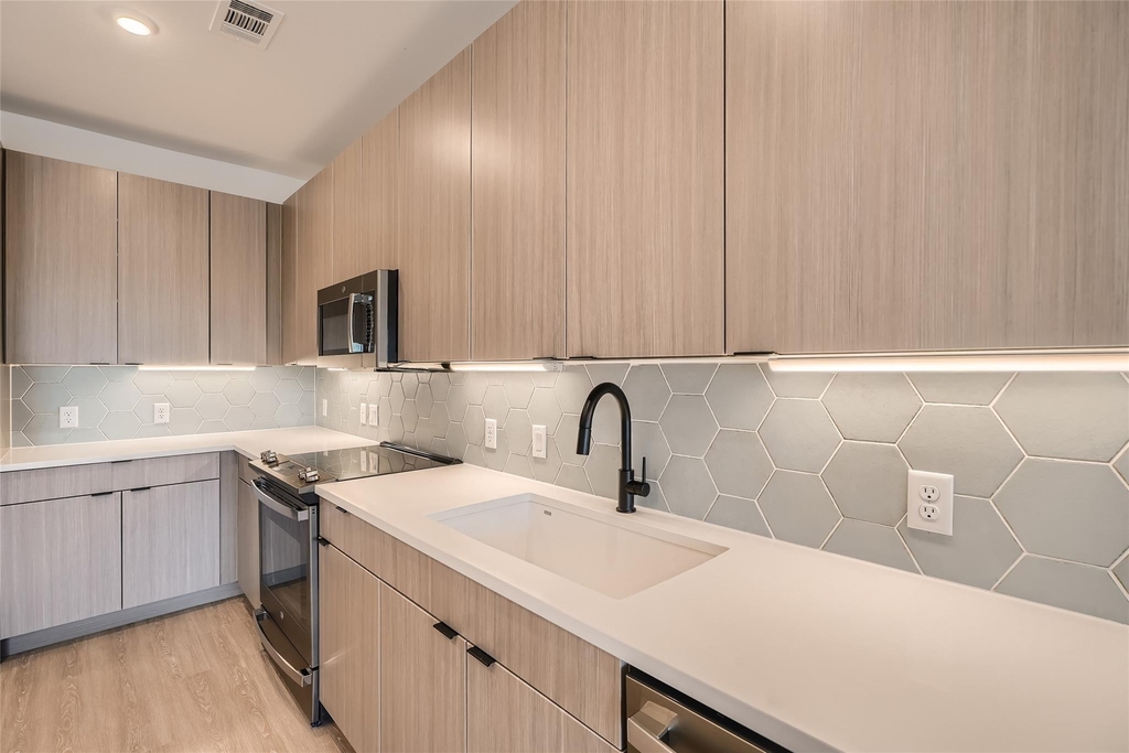 4802 S Congress Ave - Photo 3