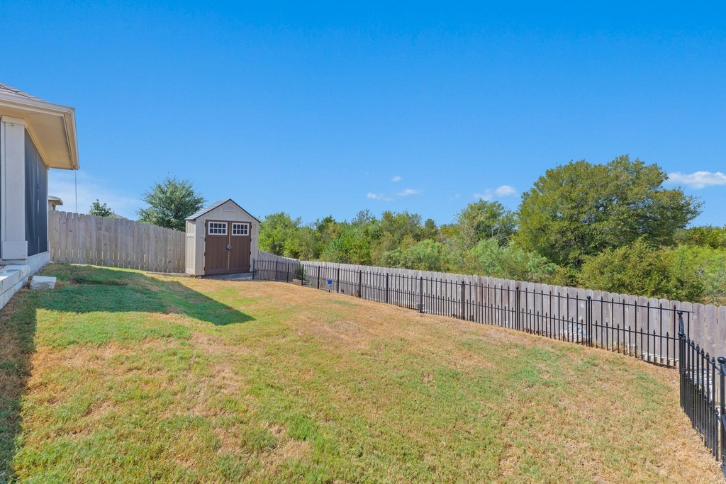 16301 Fetching Ave - Photo 33