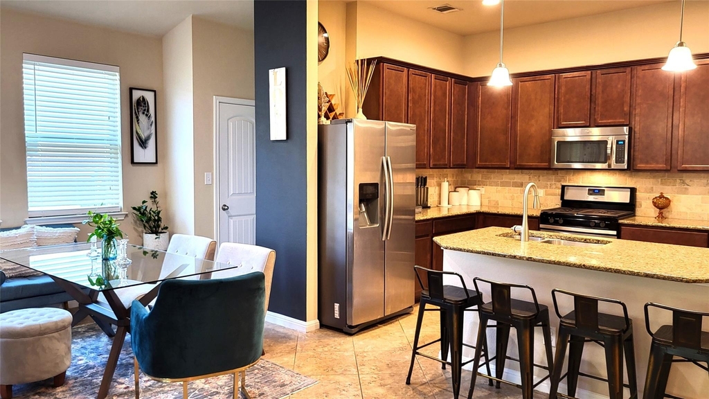 413 Anacua Loop - Photo 4