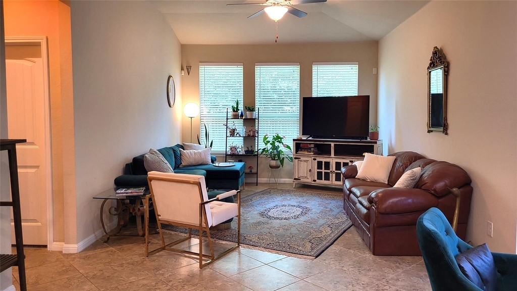 413 Anacua Loop - Photo 10
