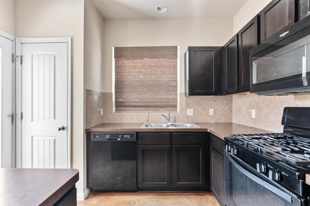 4606 Graceful Ln - Photo 3
