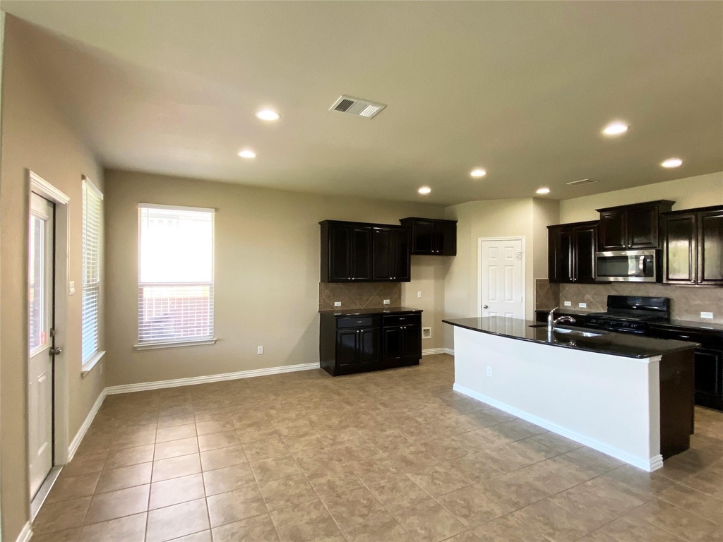 2009 Mary Ella Dr - Photo 4