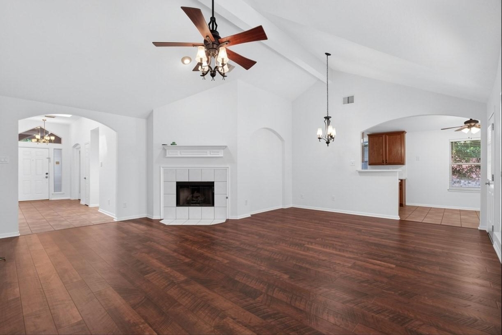 1402 Club Chase Dr - Photo 4