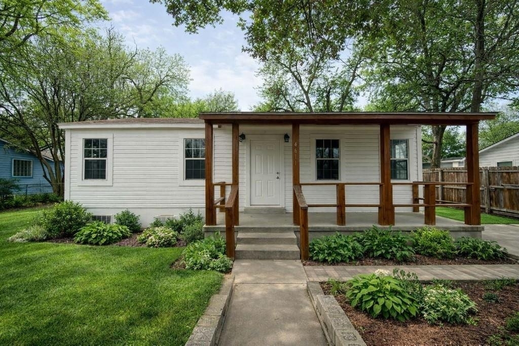 4611 Milburn Ln - Photo 1