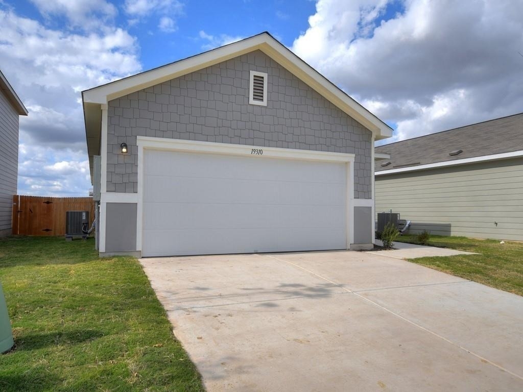 19400 Caymus Dr - Photo 2