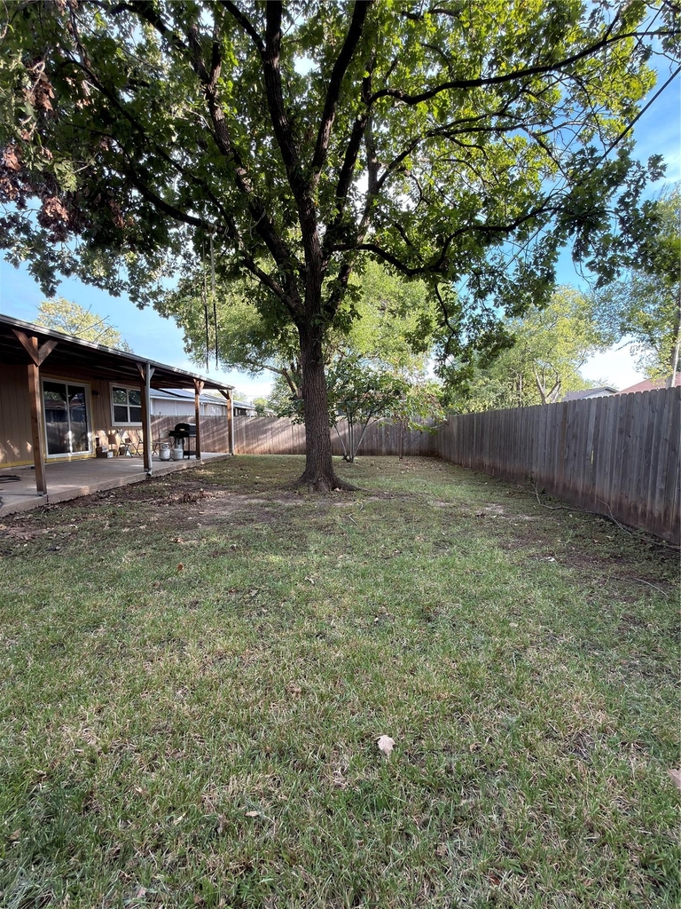 1907 Aberdeen Dr - Photo 1