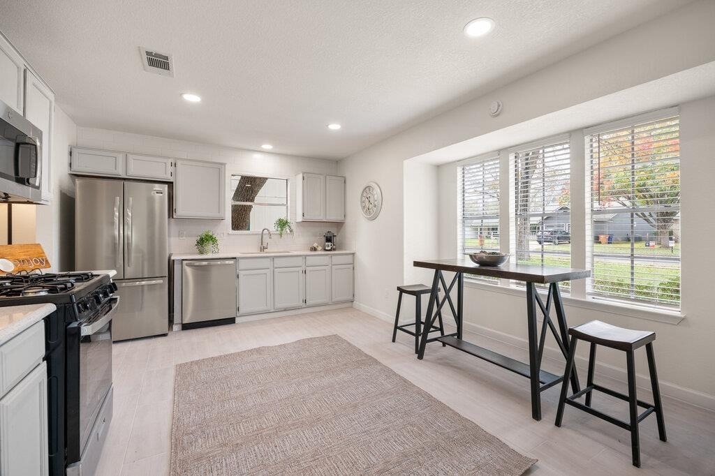7611 Navarro Pl - Photo 2