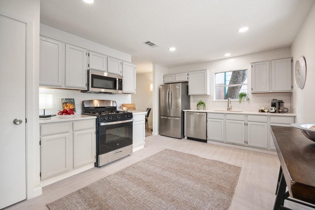 7611 Navarro Pl - Photo 1