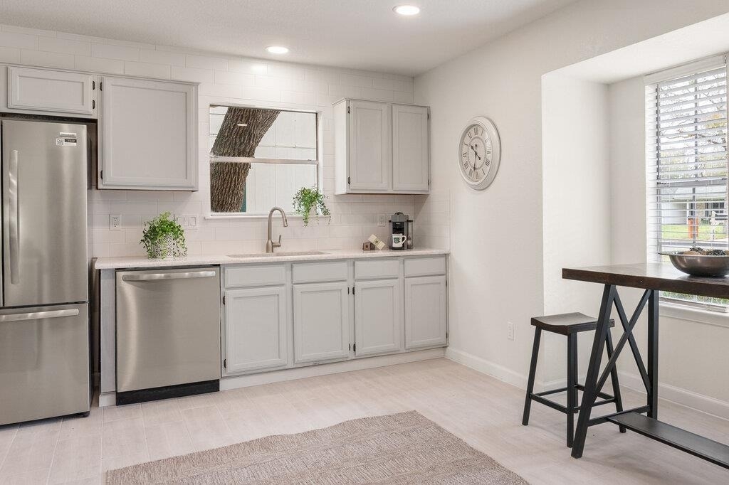7611 Navarro Pl - Photo 3