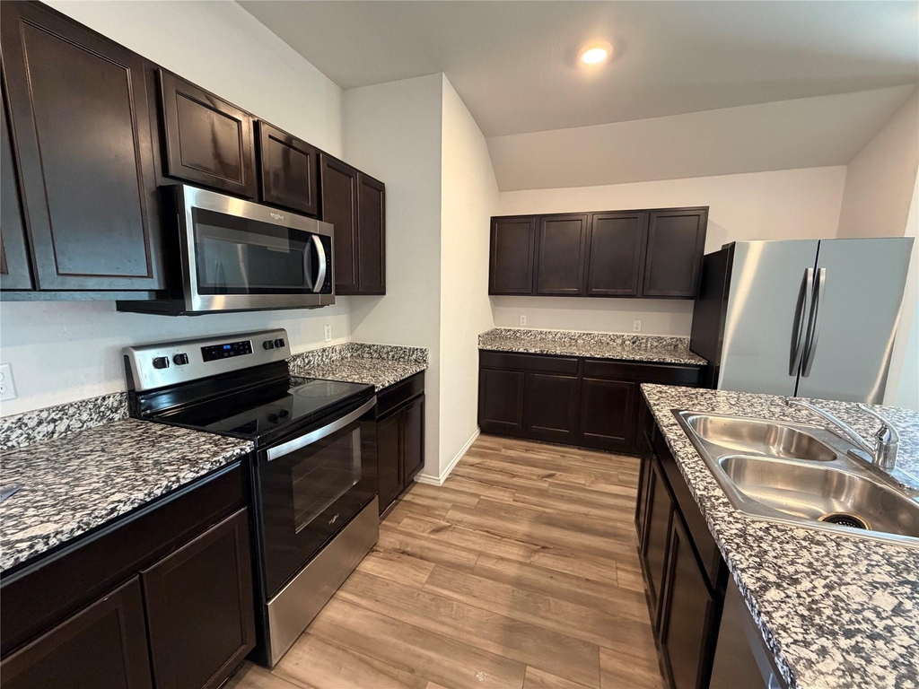 1160 Oxford Ln - Photo 7