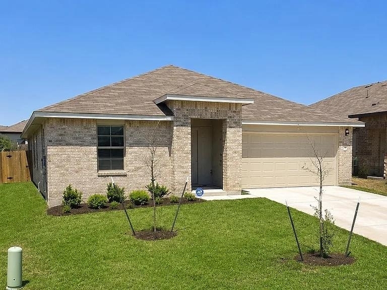 1160 Oxford Ln - Photo 0