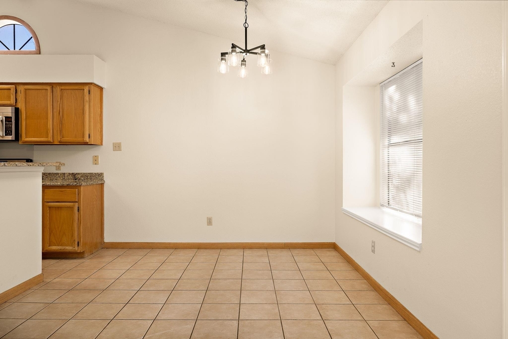 1604 Texas Oak Way - Photo 9