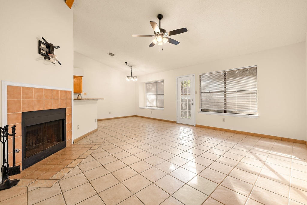 1604 Texas Oak Way - Photo 2