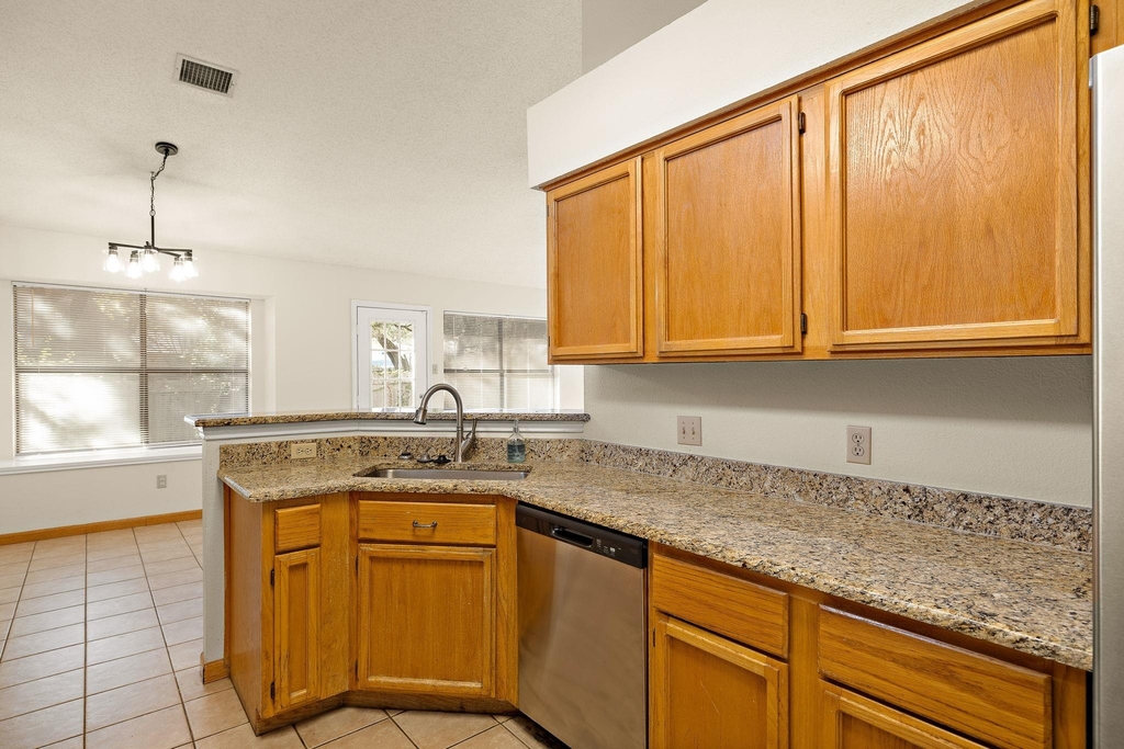 1604 Texas Oak Way - Photo 0