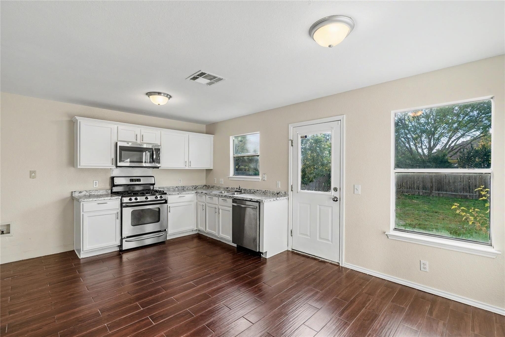 172 Discovery - Photo 8
