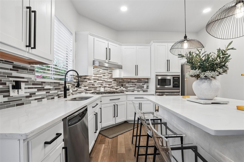 8110 Ranch Road 2222 - Photo 2