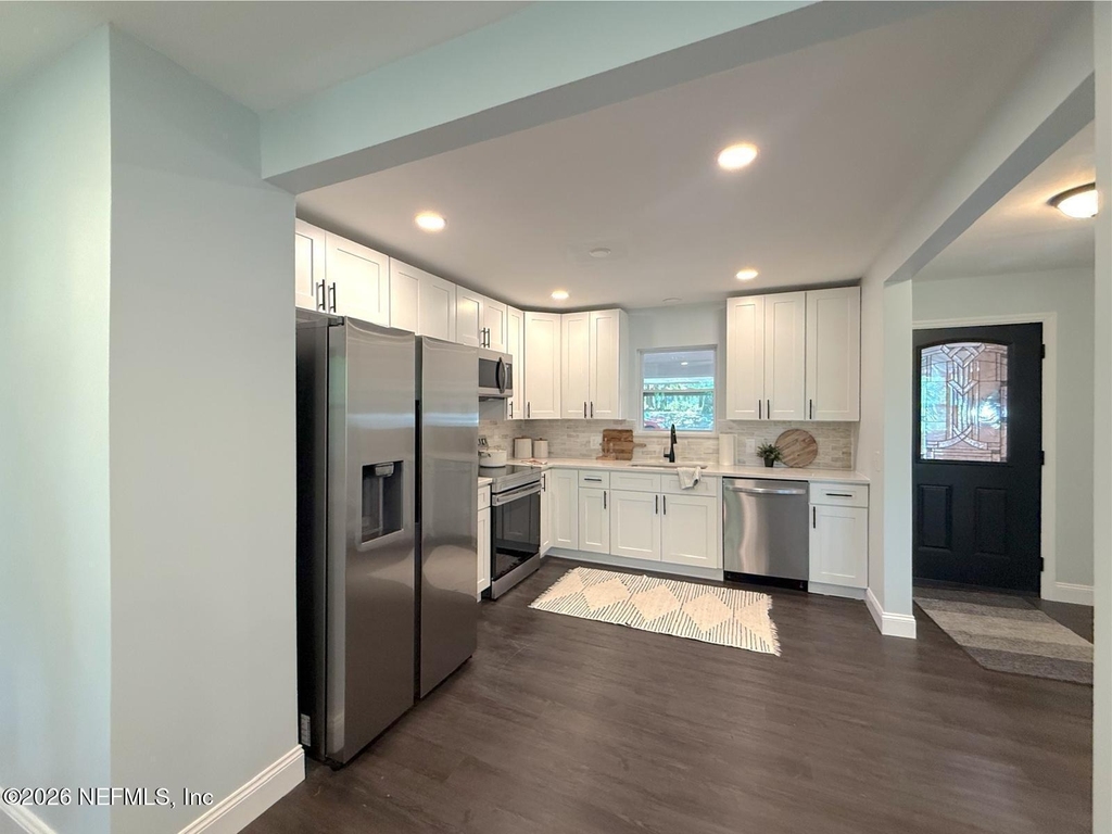 10135 Lake View Road W - Photo 5