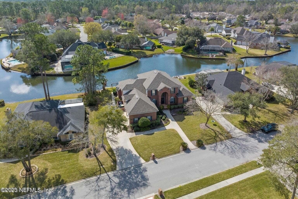 3826 Reedpond Drive N - Photo 2