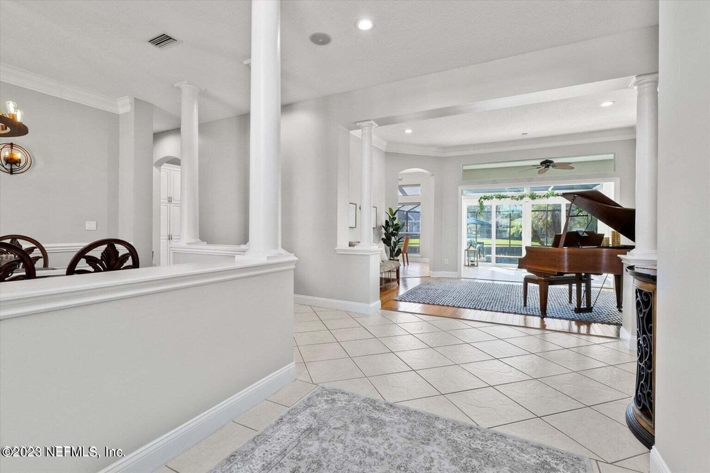 3826 Reedpond Drive N - Photo 4