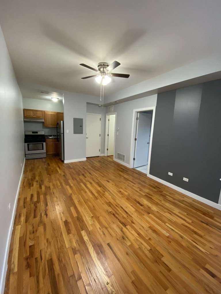 7456 N Greenview Avenue - Photo 2