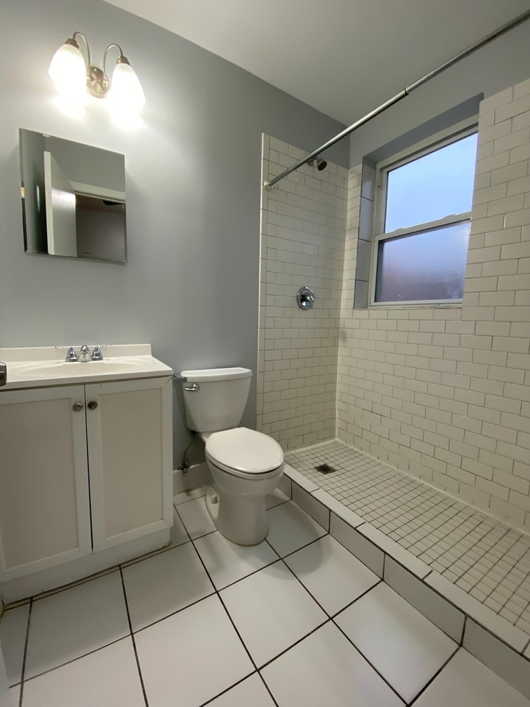 7456 N Greenview Avenue - Photo 5