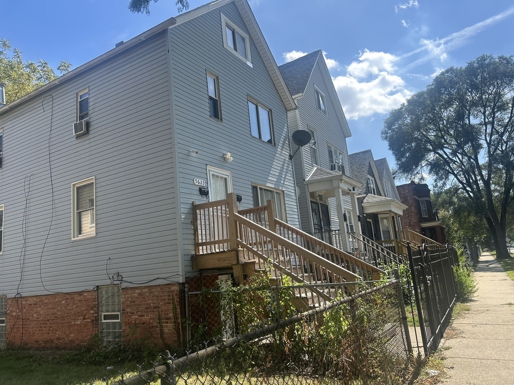 5623 S Hermitage Avenue - Photo 1