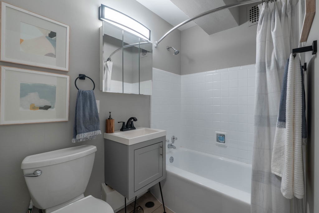5815 N Sheridan Road - Photo 2