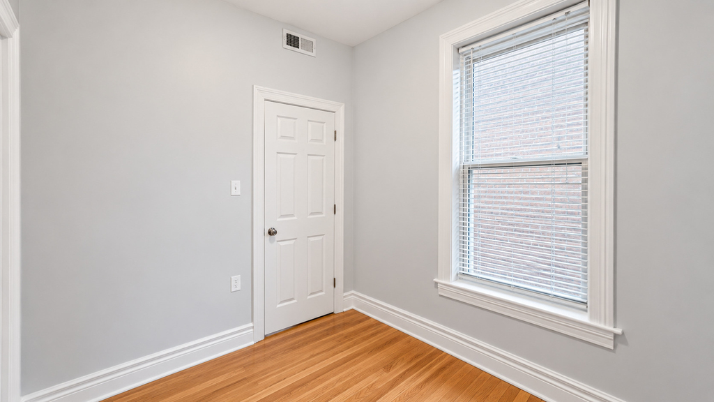 2833 N Albany Avenue - Photo 5