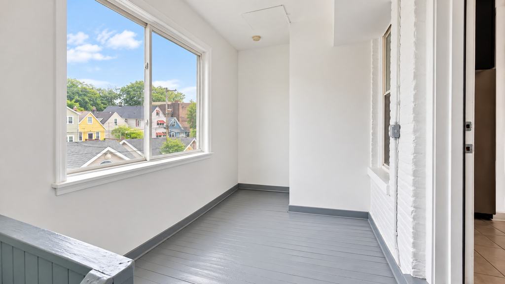2833 N Albany Avenue - Photo 3