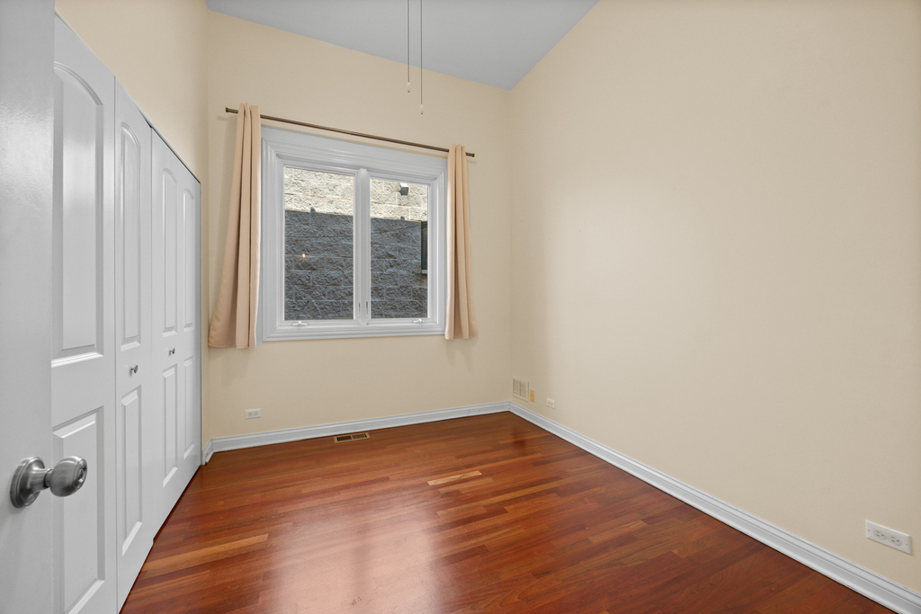 919 N Hermitage Avenue - Photo 12
