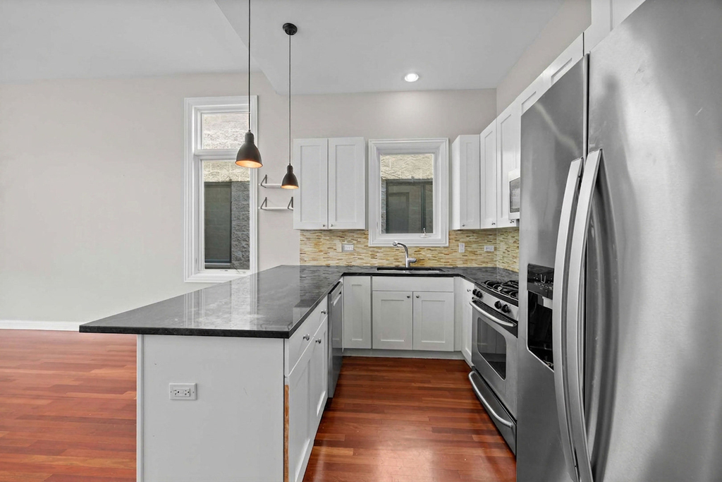 919 N Hermitage Avenue - Photo 4