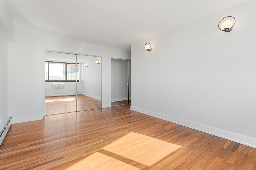 6166 N Sheridan Road - Photo 5