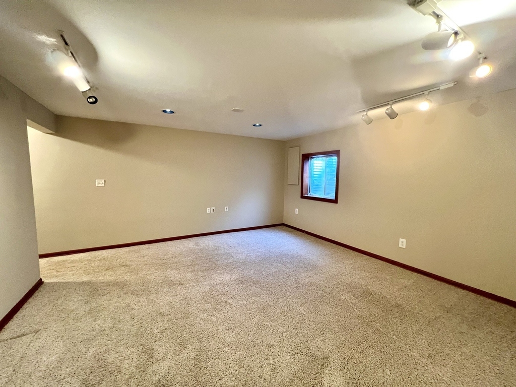 1172 Rose Drive - Photo 14