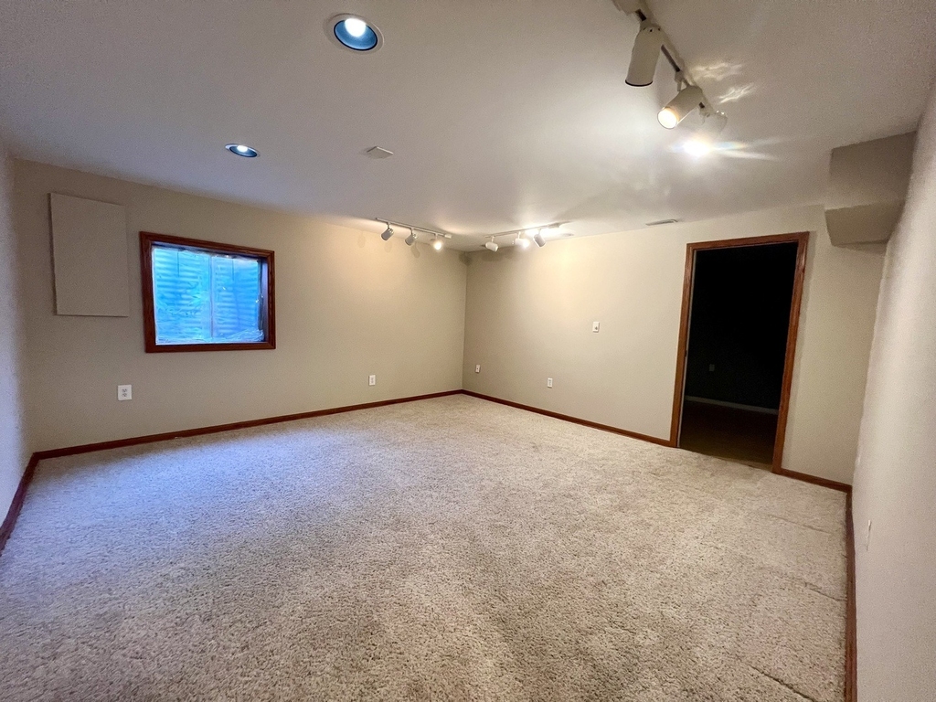 1172 Rose Drive - Photo 15
