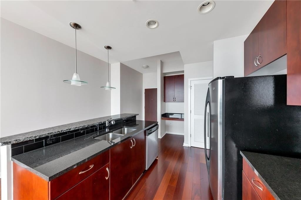 400 W Peachtree Street Nw - Photo 2