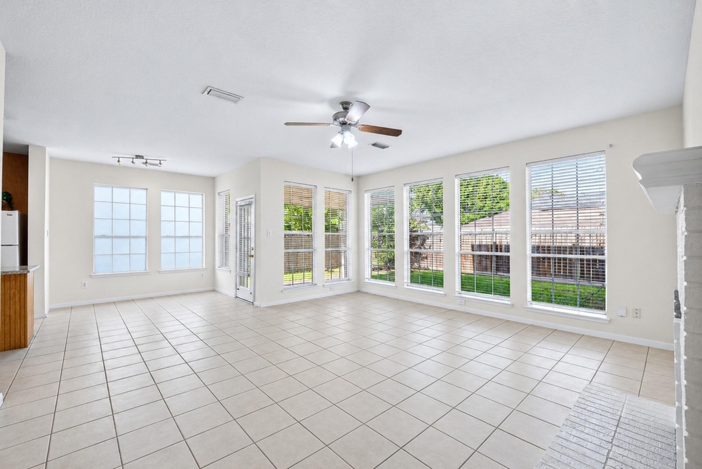 2411 Charter Oaks Court - Photo 4