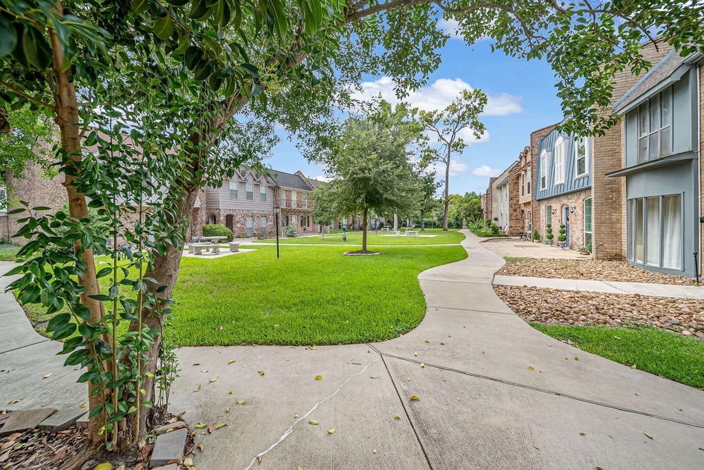 10732 Briar Forest Drive - Photo 26
