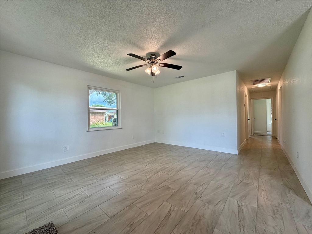 1412 N Avenue Q - Photo 4