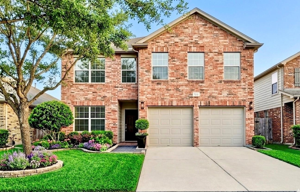 7215 Ravenswood - Photo 0