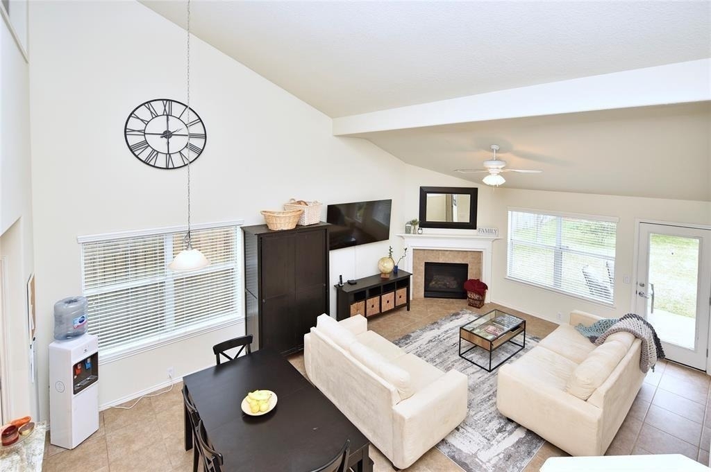7215 Ravenswood - Photo 2