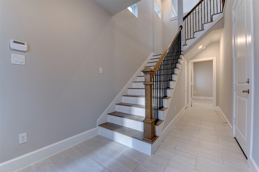 954 Fisher Street - Photo 3