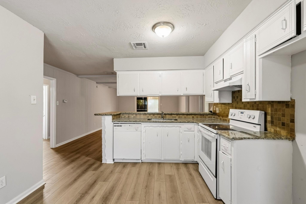 9347 Colleen Road - Photo 6