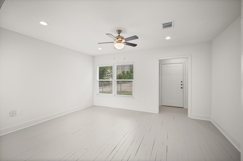 4602 Coke Street - Photo 4