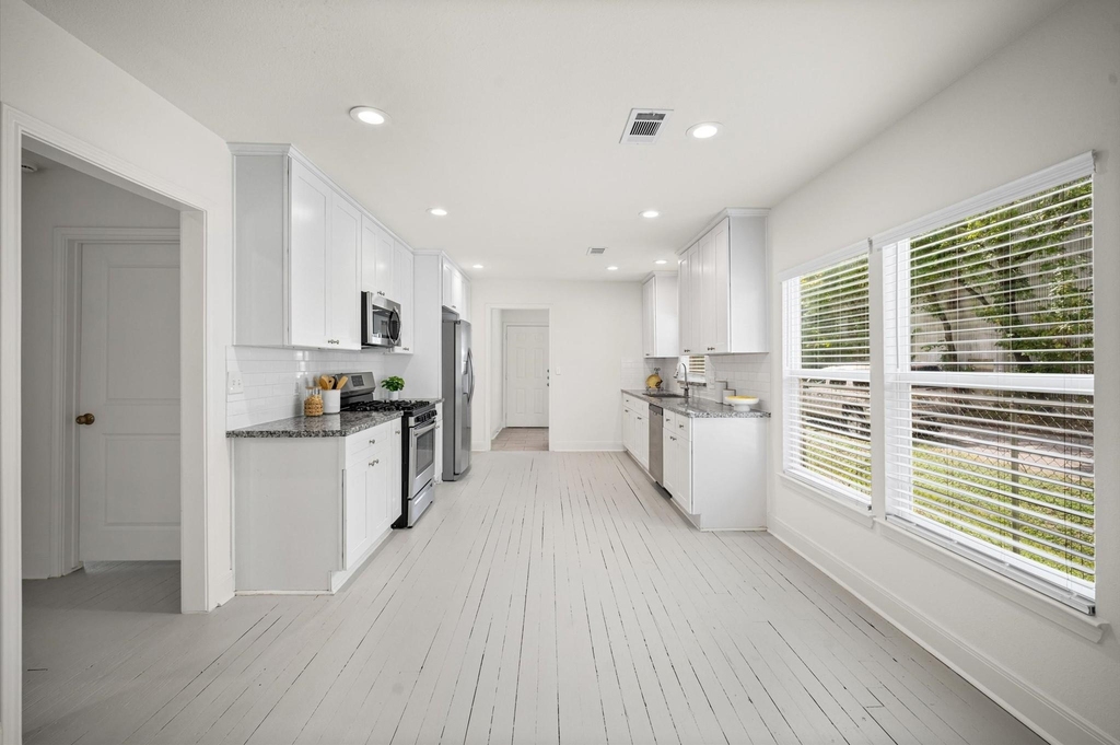 4602 Coke Street - Photo 8