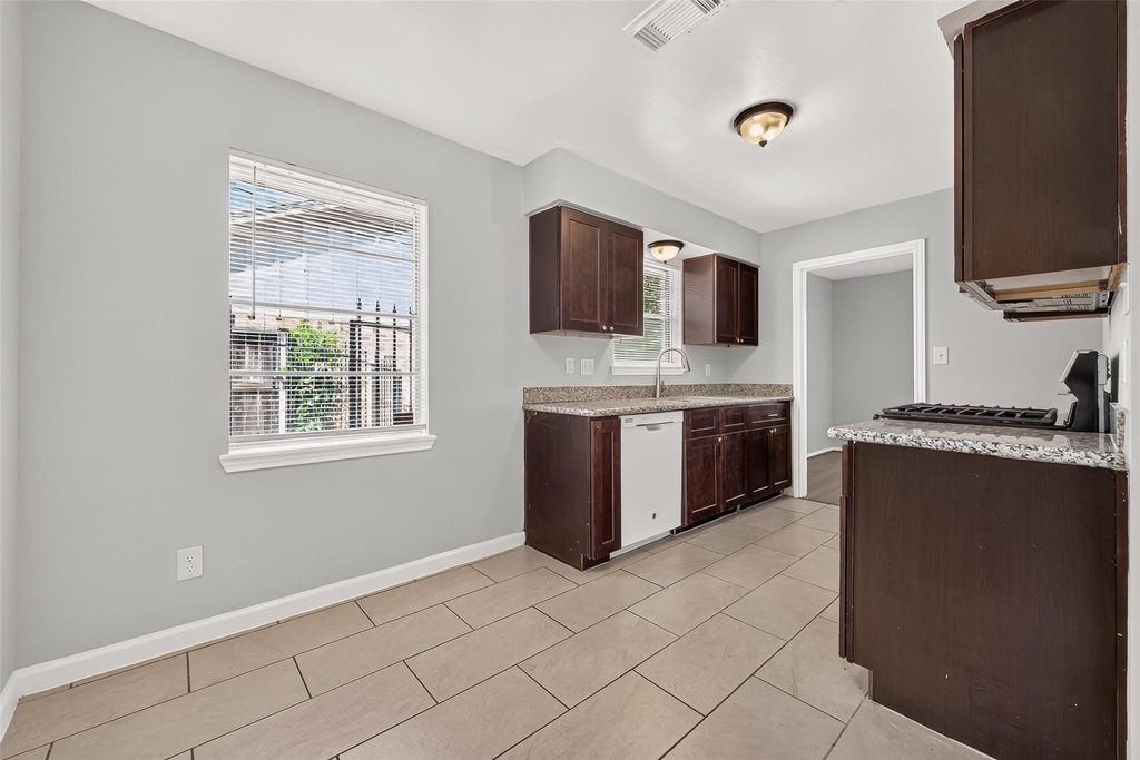 7214 Tours Street - Photo 13