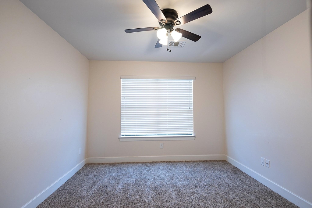 5941 South Loop E - Photo 36