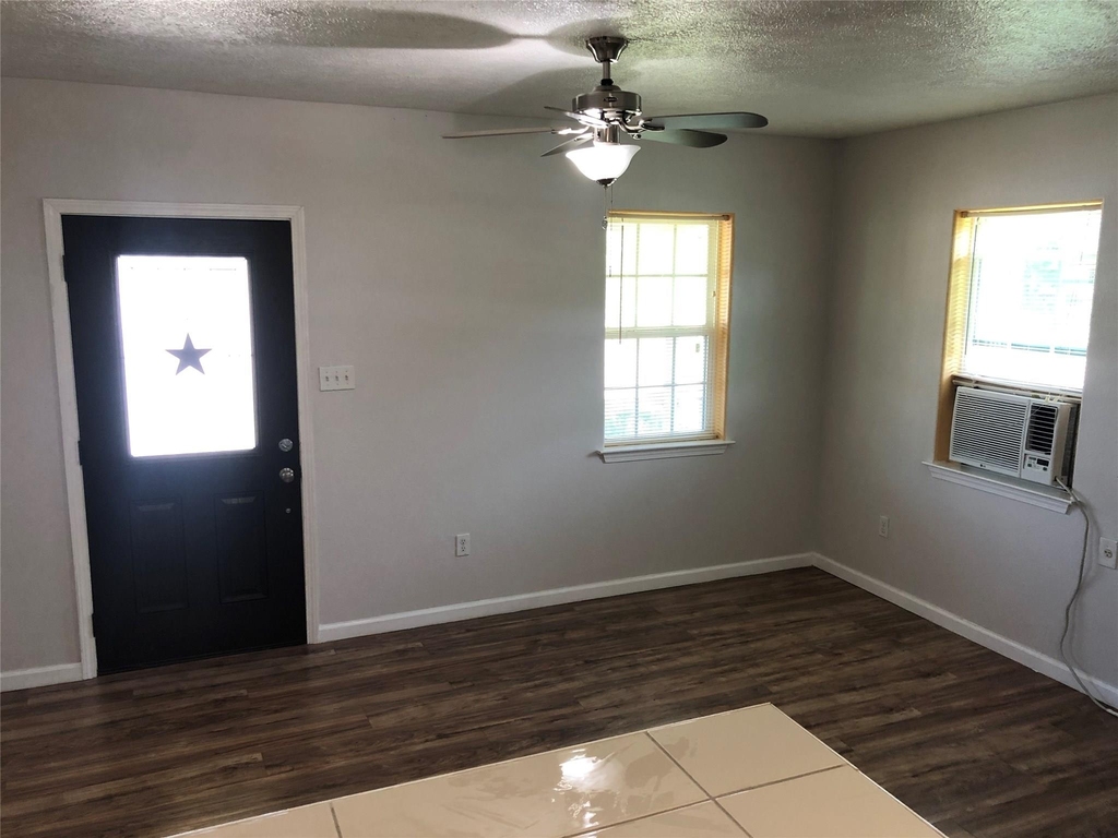 703 N Avenue B - Photo 5