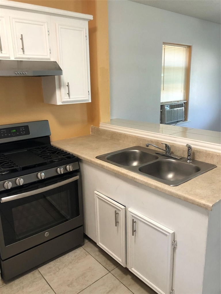 703 N Avenue B - Photo 10