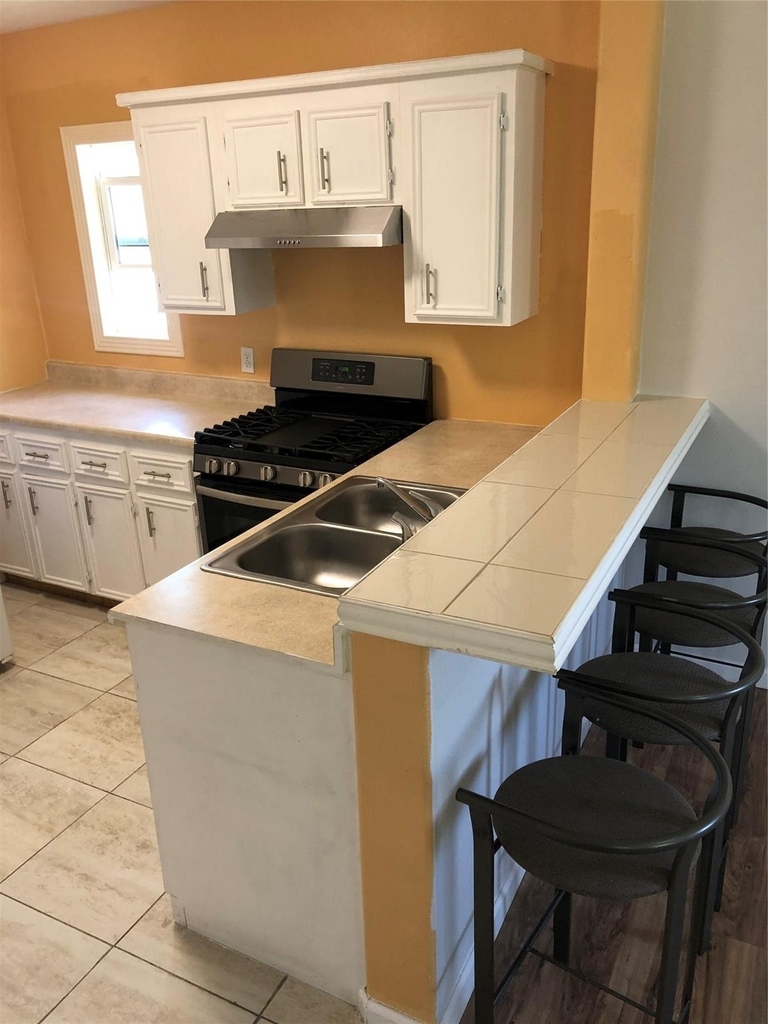 703 N Avenue B - Photo 2