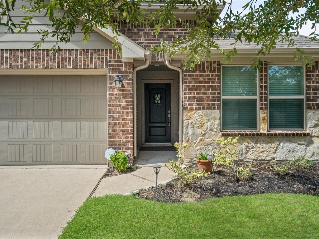 8915 English Manor Drive - Photo 3